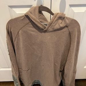 Men’s Lululemon sweatshirt size L